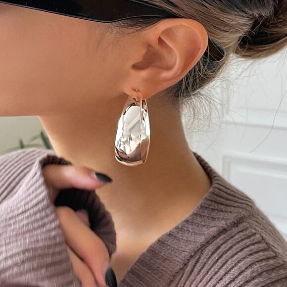 Silver tone Casual Women's Minimalist Hoop Earrings - Picture 6 of 6